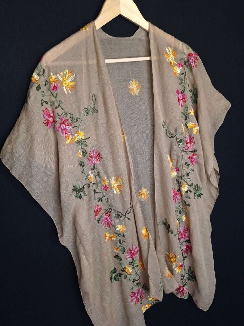 💙 Floral Embroidered Boho Kimono Cardigan Cover Up Size 2X/3X Taupe - Picture 6 of 7